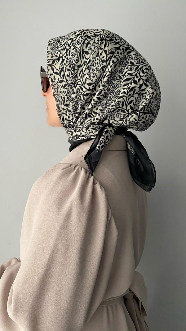 Minimal Çiçek Desen Siyah Soft Eşarp