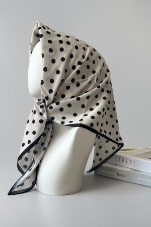Puantiyeli Siyah Beyaz Twill Eşarp